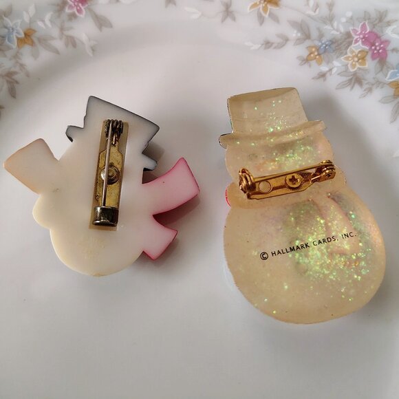 Lot of 2 Hallmark Christmas Brooch Pin Iridescent & Broom Snowman Set - Picture 7 of 8